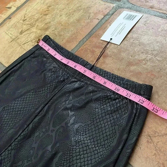 🔷 PLUSH Black Size Small Cozy Reptile Animal Print Lounge Pants MSRP$93 - Picture 5 of 11